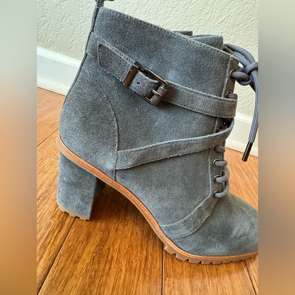 SOLD⚫️White House Black Market Becca Combat Boots Size 9M WHBM Asphalt Grey - Picture 4 of 12